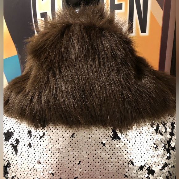 Faux MINK Fur Scarf with Detachable Tail in Chocolate Brown (New!) - Picture 4 of 15